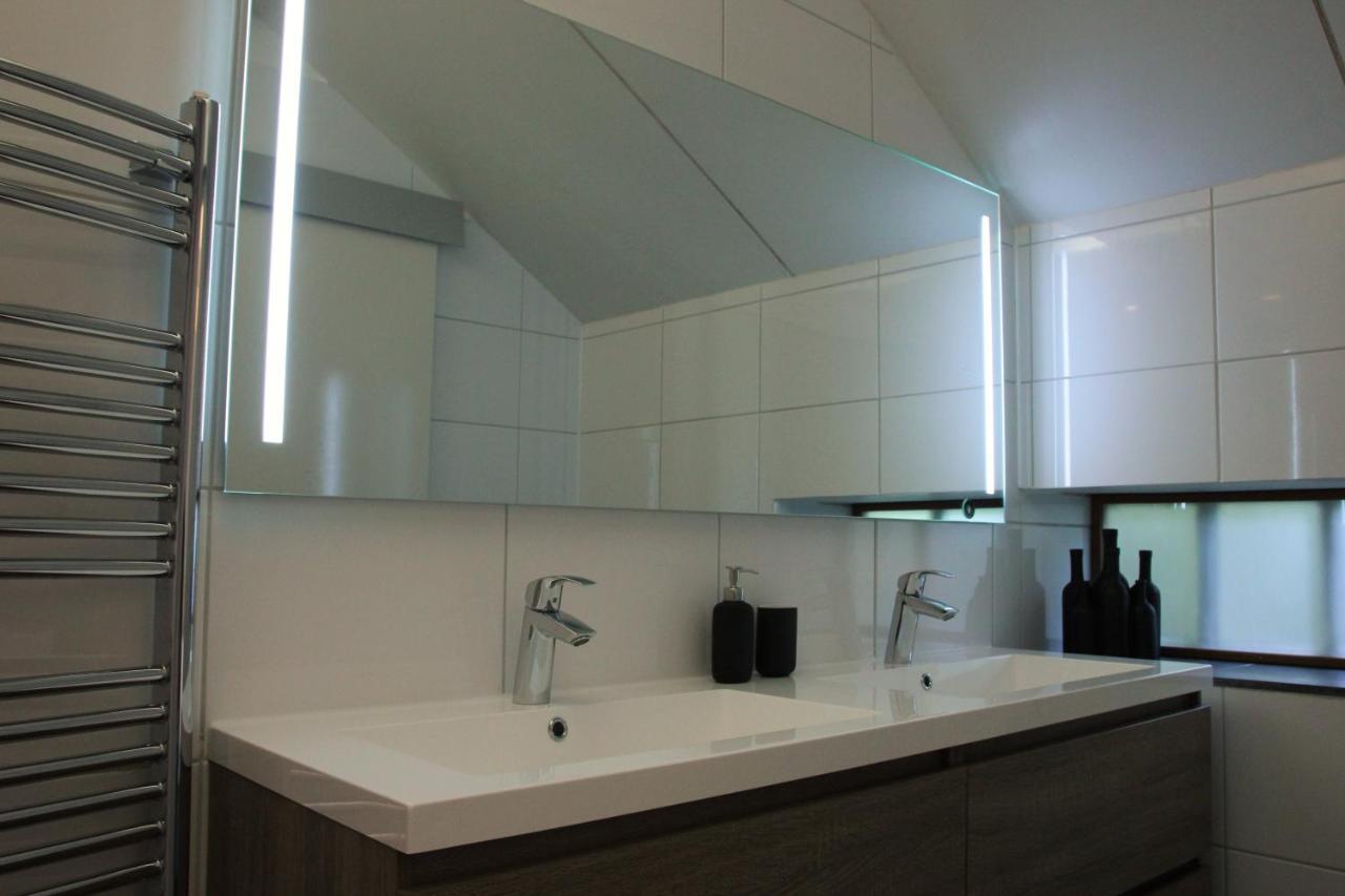 Familiehuis De Betuwe Met Prive Kunstgras Tennisbaan En Sauna Villa Erichem Exterior foto