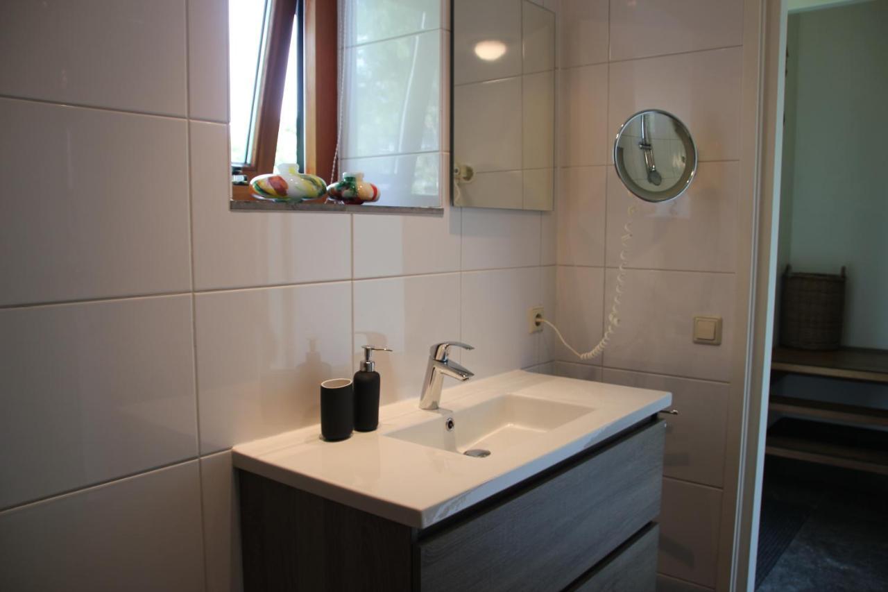 Familiehuis De Betuwe Met Prive Kunstgras Tennisbaan En Sauna Villa Erichem Exterior foto