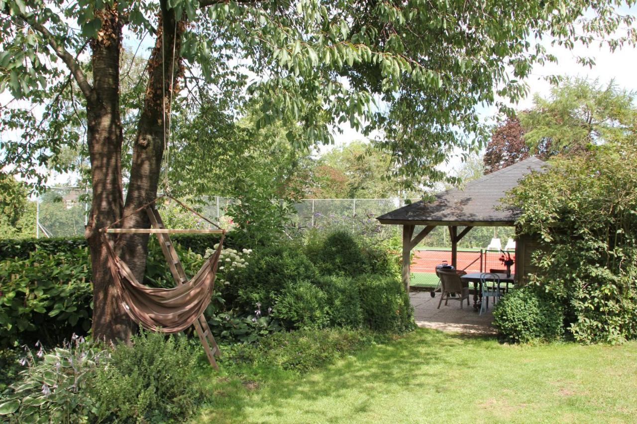 Familiehuis De Betuwe Met Prive Kunstgras Tennisbaan En Sauna Villa Erichem Exterior foto