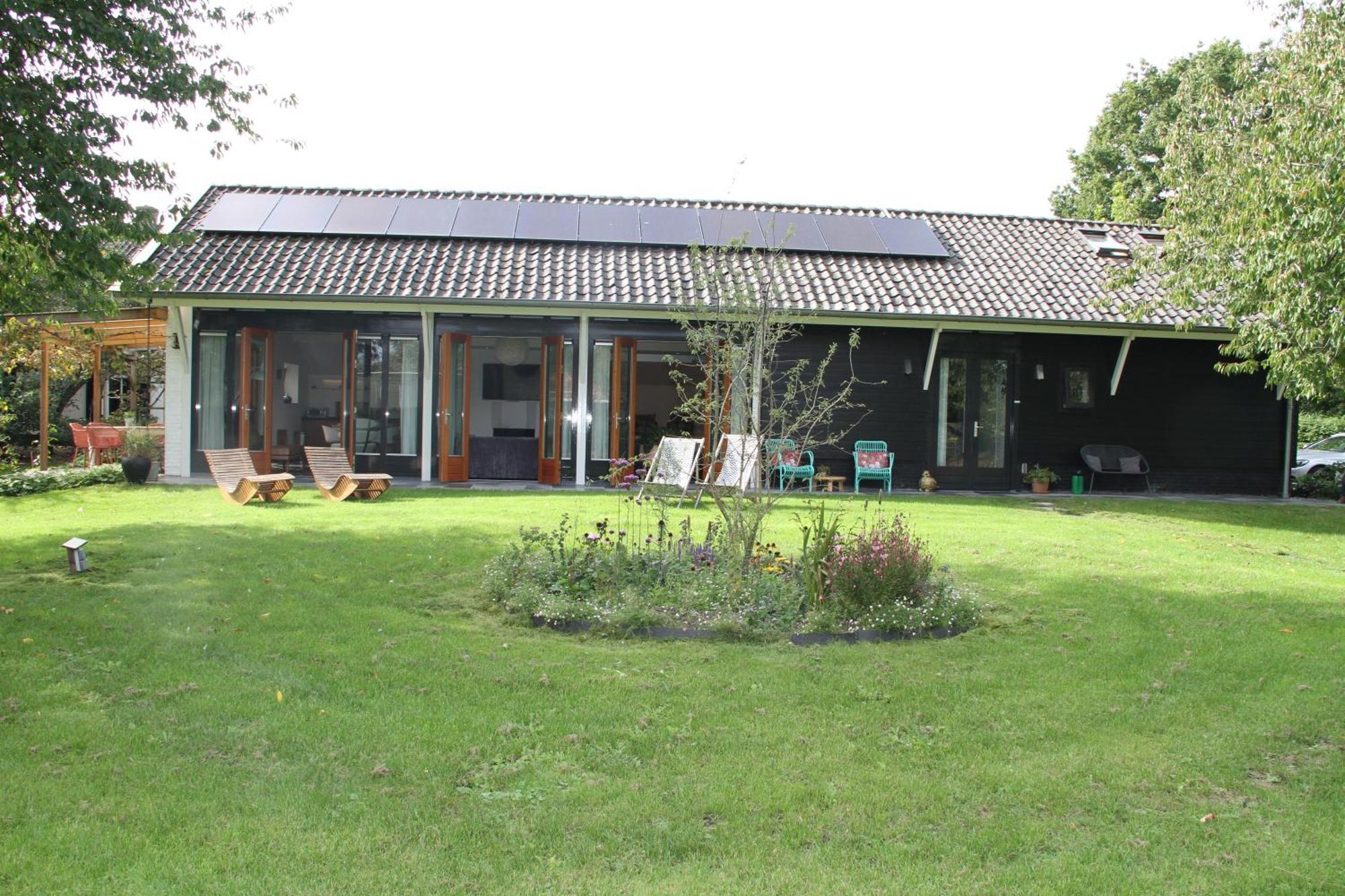 Familiehuis De Betuwe Met Prive Kunstgras Tennisbaan En Sauna Villa Erichem Exterior foto